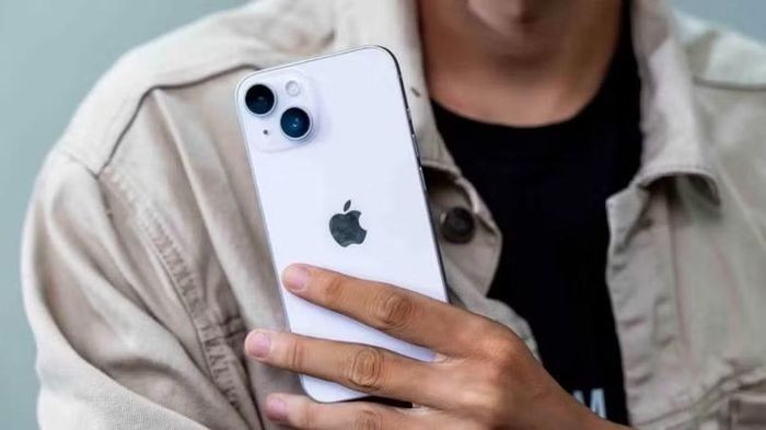 iPhone 14 cũ pin tốt hơn, hỗ trợ iOS lâu dài hơn