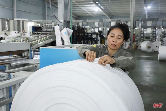 Công ty CP Sao Mai duy trì sản xuất với sản lượng đạt khoảng 6 triệu vỏ bao mỗi tháng.