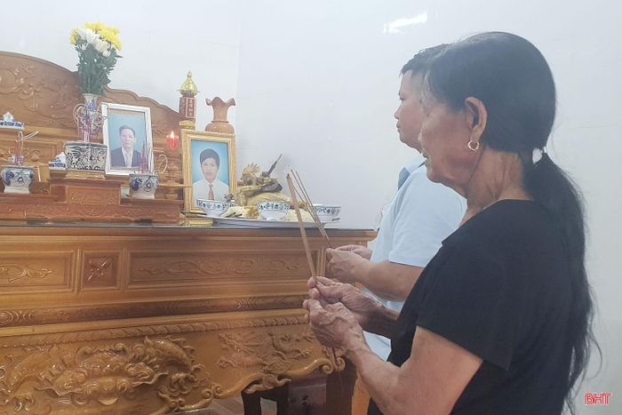 Hằng năm, cứ đến tháng Bảy, anh Mai Khắc Đồng lại về làm lễ giỗ cho người bác ruột là liệt sĩ Mai Khắc Tứ.