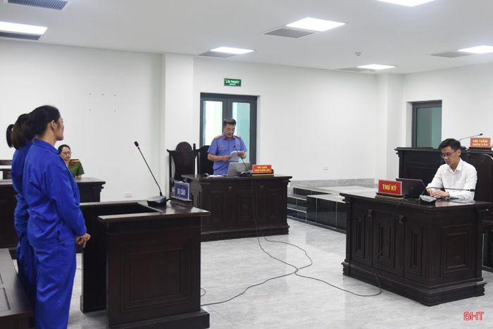Đại diện Viện Kiểm sát nhân dân tỉnh thông qua cáo trạng vụ án.