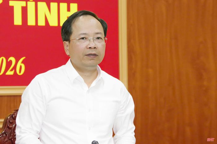 Đồng chí Nguyễn Duy Lâm - Bí thư Tỉnh ủy, Bí thư Đảng ủy Quân sự tỉnh Hà Tĩnh phát biểu tại hội nghị.