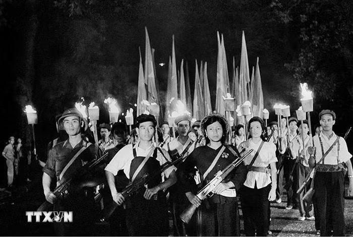 Tháng 5/1964, Phong trào “Ba sẵn sàng” được phát động trong thanh niên Thủ đô, sau đó lan rộng khắp miền Bắc, góp phần quan trọng vào thắng lợi của cuộc kháng chiến chống Mỹ, cứu nước. (Ảnh: TTXVN)