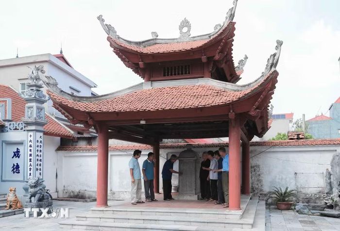 Di tích lịch sử-nhà thờ Tiến sỹ Nguyễn Thực là nơi kết nối truyền thống hiếu học, góp phần đào tạo thế hệ tương lai và thúc đẩy phát triển xã xã hội chủ nghĩa văn minh. (Ảnh: Phan Phương/TTXVN)