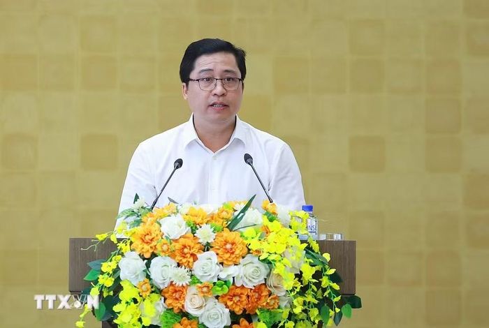 Bí thư Tỉnh ủy Lào Cai Dương Quốc Huy báo cáo tình hình kinh tế-xã hội của tỉnh Lào Cai. (Ảnh: Dương Giang/TTXVN)