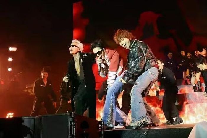 Màn tái hợp bùng nổ của 3 thành viên BigBang tại Coachella 2026, mở đường cho chuỗi hoạt động kỷ niệm 20 năm thành lập. (Ảnh: AFP)
