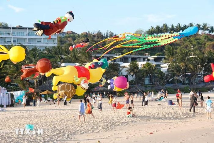 Lễ hội thả diều, thành phố Phan Thiết. (Ảnh: Nguyễn Thanh/TTXVN)