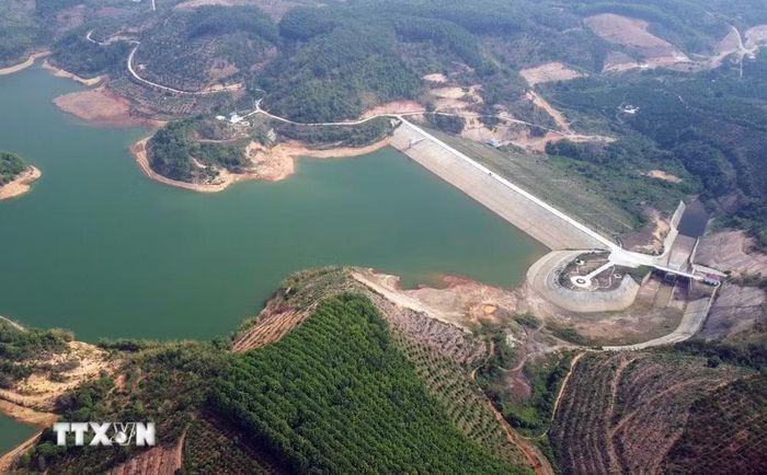 Hồ chứa nước Nam Xuân triển khai trên diện tích hơn 95ha, dung tích hồ chứa gần 9,3 triệu m3, tổng mức đầu tư gần 375 tỷ đồng. (Ảnh tư liệu: Hưng Thịnh/TTXVN)