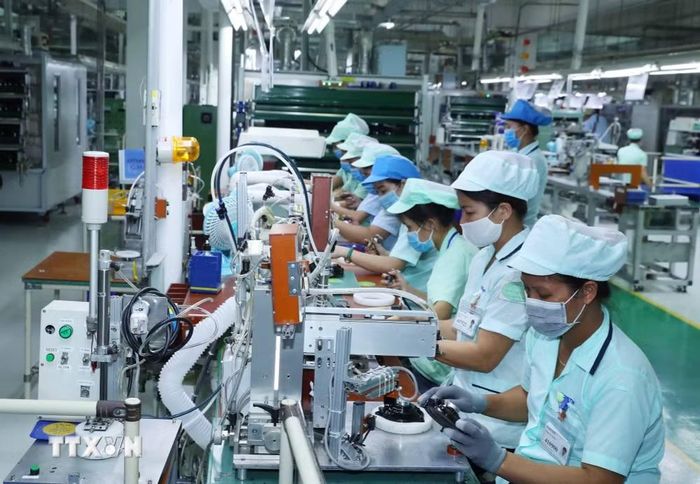 Sản xuất các loại loa và tai nghe điện thoại di động tại nhà máy của Công ty TNHH Điện tử Foster (Bắc Ninh), tại Khu Công nghiệp Đô thị và Dịch vụ VSIP Bắc Ninh, xã Phù Chẩn, thị xã Từ Sơn, tỉnh Bắc Ninh. (Ảnh: Thống Nhất/TTXVN)