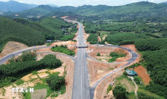 Cao tốc Tuyên Quang-Hà Giang dần hình thành thúc đẩy phát triển kinh tế liên vùng và thuận lợi cho người dân di chuyển. (Ảnh: Quốc Khánh/TTXVN)