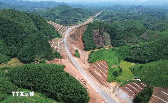Sau khi hoàn thành, tuyến cao tốc Tuyên Quang-Hà Giang sẽ giúp gia tăng kết nối giao thông giữa tỉnh Tuyên Quang và các khu vực lân cận. Đồng thời, thúc đẩy phát triển kinh tế-xã hội khu vực miền núi phía Bắc. (Ảnh: Quốc Khánh/TTXVN)