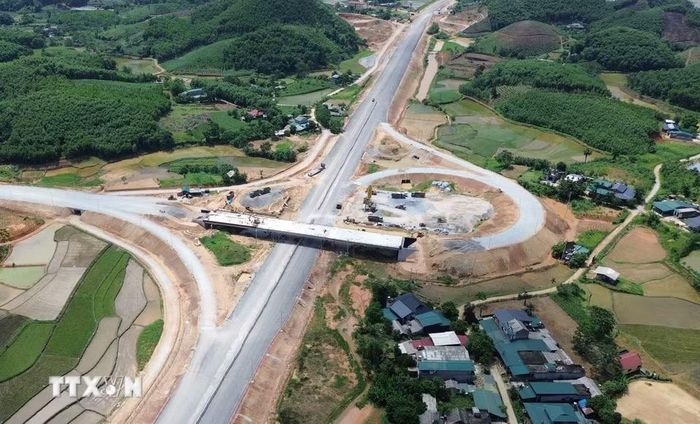 Đến giữa tháng 7/2026, giá trị xây lắp lũy kế đạt 3.745,805/4.862,985 tỷ đồng, đạt 77,03% giá trị hợp đồng. (Ảnh: Quốc Khánh/TTXVN)