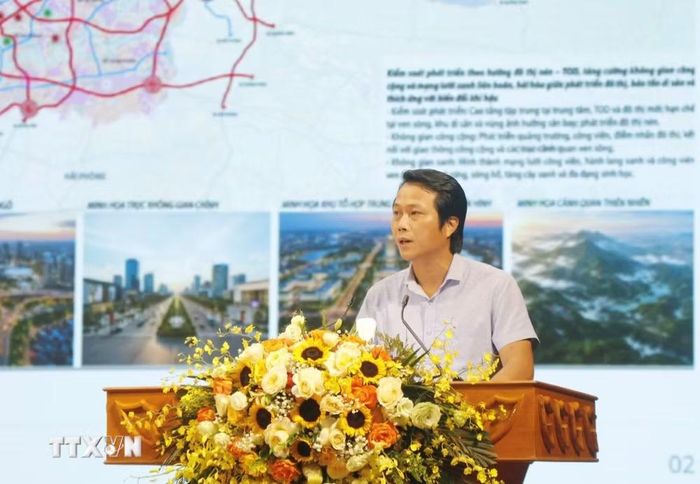 Phó Giám đốc Sở Xây dựng tỉnh Bắc Ninh Nguyễn Tuấn Dũng phát biểu tại Hội nghị. (Ảnh: Thanh Thương/TTXVN)