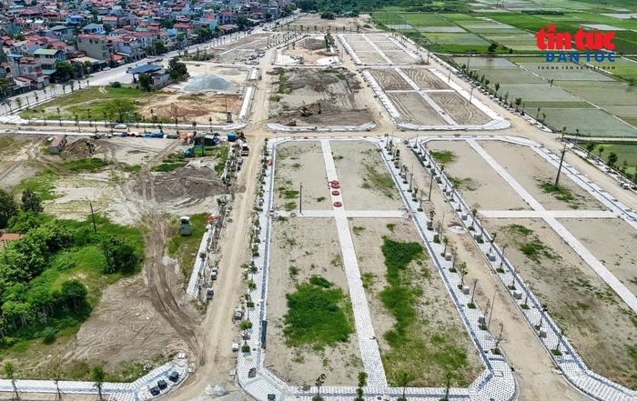 Để đáp ứng nhu cầu sinh sống khoảng 700.000 dân vào năm 2030, TP Hà Nội cùng các nhà thầu đang đẩy nhanh tiến độ xây dựng khu đô thị đa mục tiêu trên địa bàn xã Thư Lâm và Phúc Thịnh.
