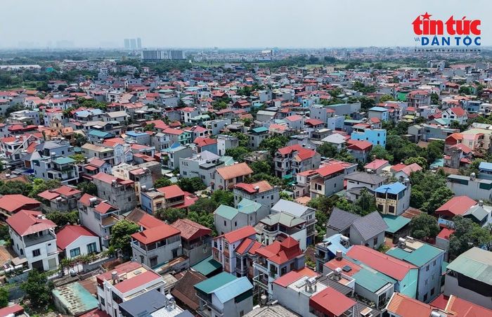 Tổng diện tích tự nhiên của hai xã là 86,53 km2, dân số hiện gần 199.000 người, thu nhập bình quân đầu người khoảng 90 triệu đồng một năm.