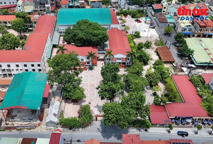Hà Nội lựa chọn 2 xã Phúc Thịnh và Thư Lâm để triển khai thí điểm mô hình 'xã, phường xã hội chủ nghĩa' vì nơi đây hội tụ các tiêu chí về tổ chức không gian và còn nhiều dư địa phát triển. Hai xã này có vị trí tương đối độc lập, thuận lợi kết nối với các trục giao thông chính và hành lang xanh, phù hợp phát triển theo hướng đô thị xanh, thông minh, bền vững.