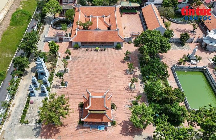 Xã Thư Lâm và Phúc Thịnh có nền tảng văn hóa, lịch sử và truyền thống hiếu học lâu đời. Trên địa bàn xã Thư Lâm nổi tiếng với dòng họ Nguyễn Thực - một trong những dòng họ khoa bảng tiêu biểu của xứ Kinh Bắc, có 8 vị đại khoa, trong đó 5 người được khắc tên trên bia Tiến sĩ tại Văn Miếu - Quốc Tử Giám.