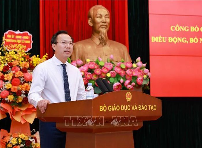 Tân Thứ trưởng Bộ Giáo dục và Đào tạo Đoàn Trung Kiên phát biểu nhận nhiệm vụ. Ảnh: Thanh Tùng/TTXVN
