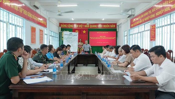Đoàn công tác làm việc về đẩy mạnh thực hiện tìm kiếm, quy tập và xác định danh tính hài cốt liệt sĩ. Ảnh: TTXVN phát