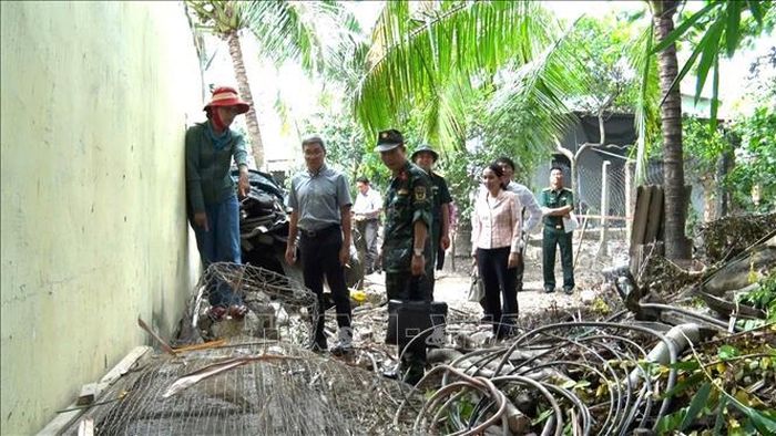 Ban Chỉ đạo Chiến dịch 500 ngày đêm đẩy mạnh thực hiện tìm kiếm, quy tập và xác định danh tính hài cốt liệt sĩ xã Diên Khánh, tỉnh Khánh Hòa khảo sát địa điểm nghĩ có mộ hài cốt liệt sĩ. Ảnh: TTXVN phát