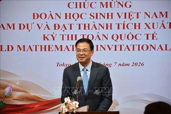 Đại sứ Việt Nam tại Nhật Bản Phạm Quang Hiệu phát biểu chúc mừng thành tích xuất sắc của đoàn học sinh Việt Nam tại WMI 2026. Ảnh: Nguyễn Tuyến/PV TTXVN tại Nhật Bản