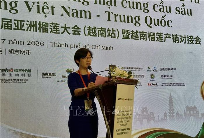 Bà Cai Jianfei, Nhà sáng lập iFresh phát biểu tại hội nghị.