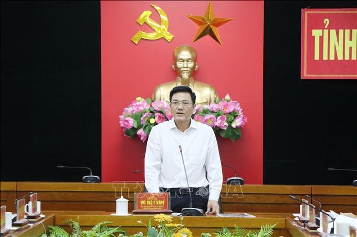 Phó Chủ tịch UBND tỉnh Phú Thọ Vũ Việt Văn phát biểu tại hội nghị. Ảnh: Thu Hương/TTXVN