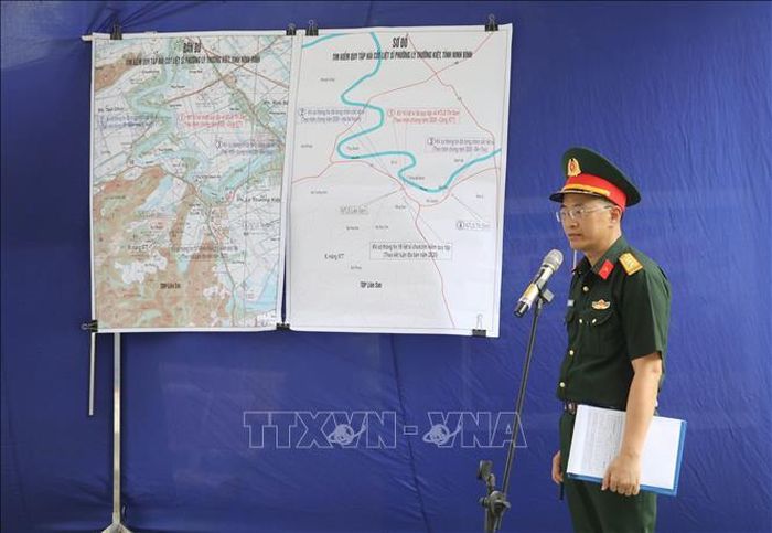 Lực lượng quân đội kiểm tra thực địa khu vực dự kiến khai quật hài cốt liệt sĩ phường Lý Thường Kiệt, tỉnh Ninh Bình.