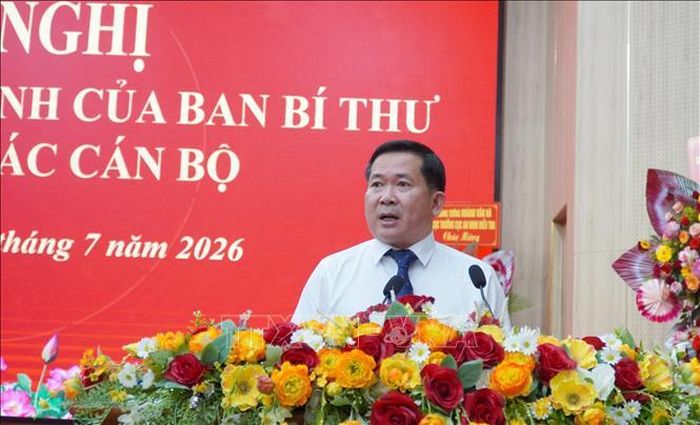 Tân Phó Bí thư Tỉnh ủy An Giang, Bí thư Đảng ủy đặc khu Phú Quốc Đinh Văn Nơi phát biểu nhận nhiệm vụ.