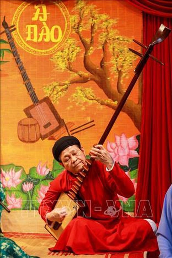 Đàn đáy là nhạc cụ độc đáo do người Việt sáng tạo và là linh hồn không thể thiếu của nghệ thuật ca trù. Ảnh: Khánh Hòa/TTXVN