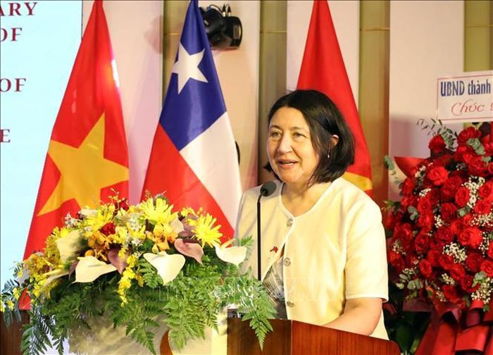 Đại sứ Đặc mệnh toàn quyền Cộng hòa Chile tại Việt Nam Nasly Isabel Bernal Prado phát biểu tại lễ kỷ niệm.