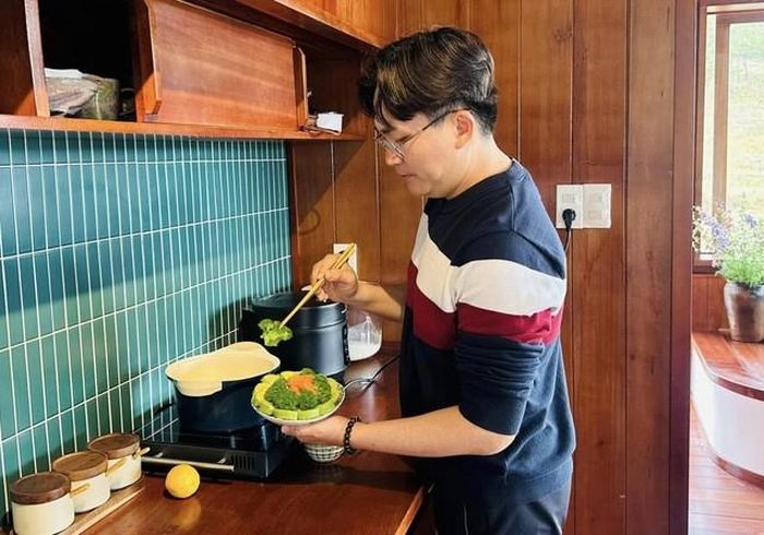 Nam MC ăn chay trường, sống kín tiếng sau giây phút hoạt động nghệ thuật.