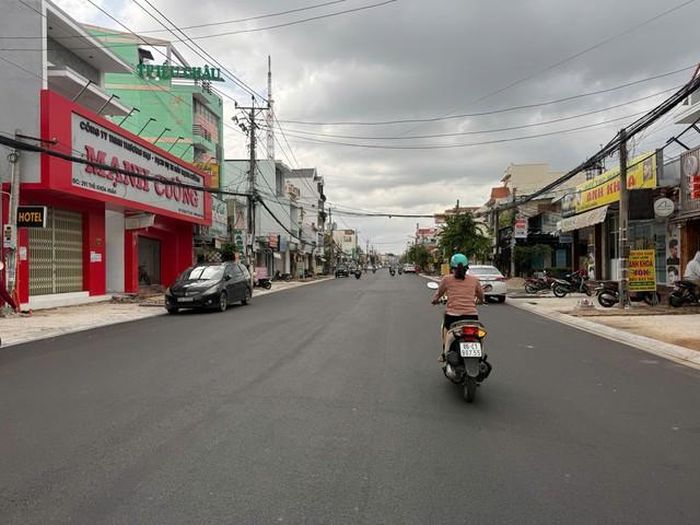 Hiện nay, Dự án nâng cấp đường Thủ Khoa Huân (đoạn từ đường Tôn Đức Thắng đến Cầu Ké, phường Phú Thủy, tỉnh Lâm Đồng) đã thảm nhựa xong, đường thông thoáng, tạo điều kiện cho phương tiện đi lại được thông suốt.