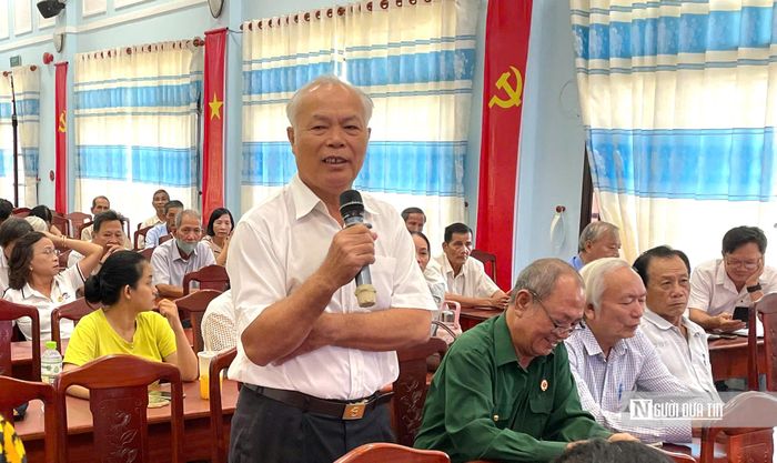 Người dân trao đổi các tình huống phát sinh trong đời sống hôn nhân và gia đình.