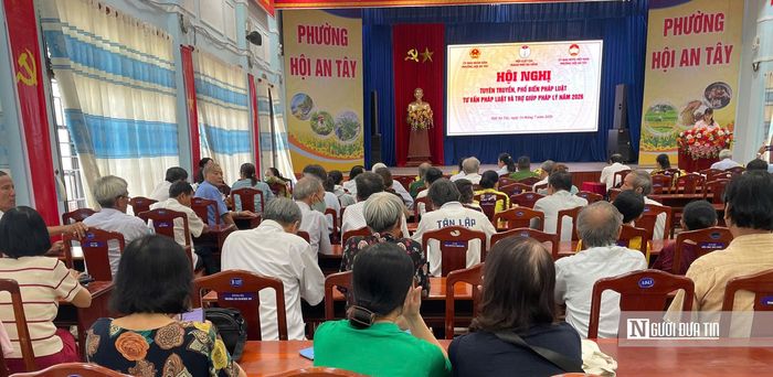 Hội nghị tập trung trao đổi các quy định về phòng, chống bạo lực gia đình và kỹ năng giữ gìn hạnh phúc.