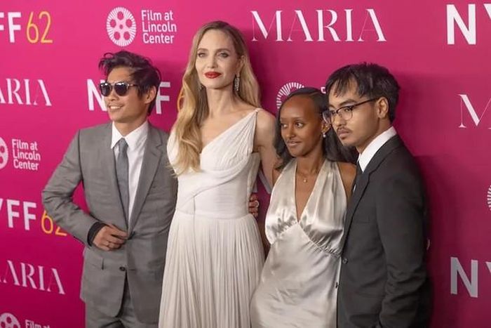 Angelina Jolie cùng ba người con lớn nhất của mình, Pax, Zahara và Maddox, vào năm 2024. Ảnh: Getty.