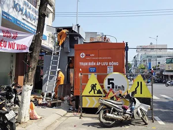PC Đà Nẵng tiến hành ngầm hóa lưới điện trên tuyến đường Hoàng Diệu.