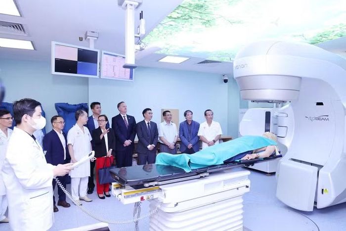 Các trung tâm xạ trị hiện đại luôn "khát" nhân lực chất lượng cao. Ảnh: Bệnh viện 108