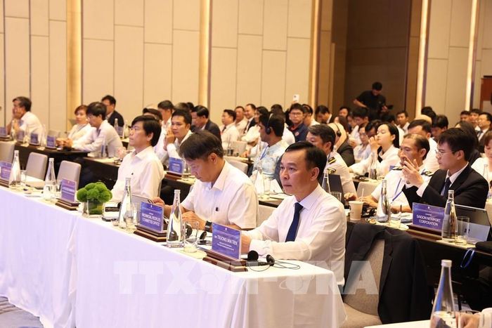 Các doanh nghiệp tìm cơ hội đầu tư vào lĩnh vực cảng biển và logistics tại Khánh Hòa. Ảnh: Đặng Tuấn - TTXVN