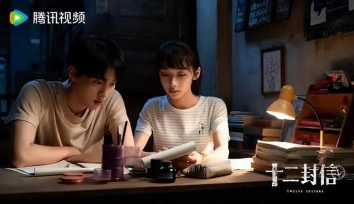Chu Dực Nhiên và Vương Ảnh Lộ trong bộ phim Mười Hai Lá Thư. Ảnh: Tencent Video