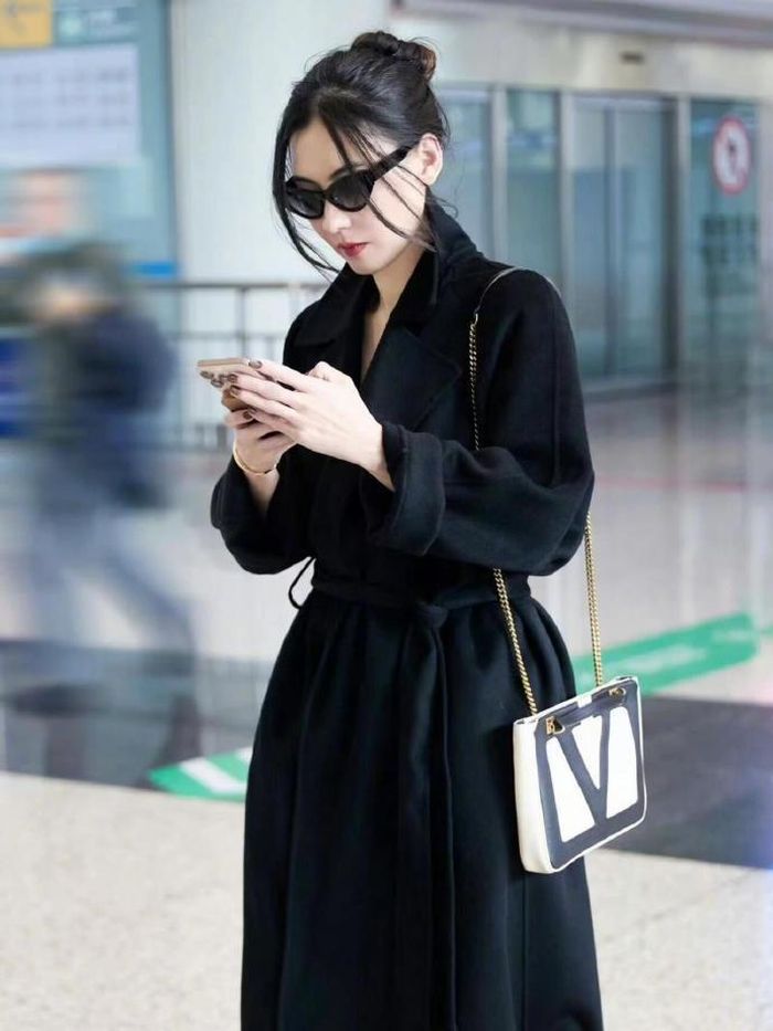 Trương Bá Chi luôn nỗ lực làm việc trong thời gian vừa qua. Ảnh: Weibo