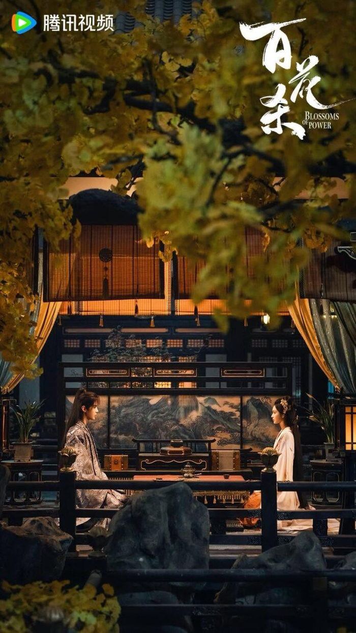 Bách Hoa Sát nhanh chóng trở thành một trong những phim cổ trang nổi bật nhất hiện nay. Bộ phim do Mạnh Tử Nghĩa và Hà Dữ đóng chính, được chuyển thể từ tiểu thuyết Ngã Hoa Khai Hậu Bách Hoa Sát. Nhân vật Cố Thanh Chi sau khi trọng sinh thành quận chúa Thẩm Tịch Hòa quyết tâm điều tra chân tướng vụ thảm án năm xưa và bảo vệ gia tộc. Cuộc hôn nhân chính trị với Thái tử Tiêu Hoa Ung ban đầu chỉ là sự hợp tác vì lợi ích, nhưng qua những lần cùng nhau vượt qua sóng gió, cả hai dần nảy sinh tình cảm. Yếu tố trọng sinh, quyền mưu cùng chuyện tình "cưới trước yêu sau" giúp bộ phim duy trì sức hút trên bảng xếp hạng rating.