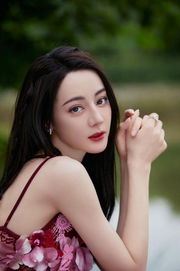 Thành công của Đội Bóng Đá Nữ Kung Fu giúp Địch Lệ Nhiệt Ba xác lập cột mốc mới trên màn ảnh rộng.