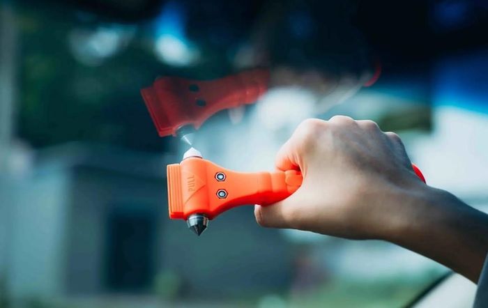 Búa thoát hiểm dạng truyền thống dùng cho ôtô Ảnh: OldCarsWeekly