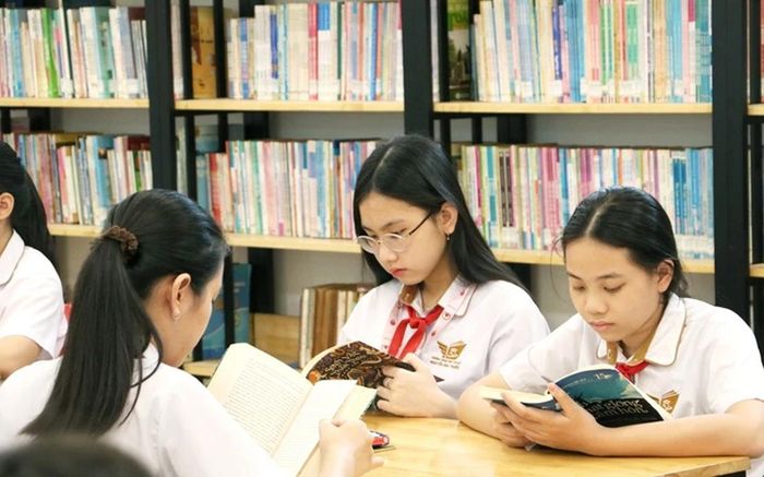 Miễn phí sách giáo khoa giáo dục phổ thông theo mô hình mượn - trả. Ảnh: VGP