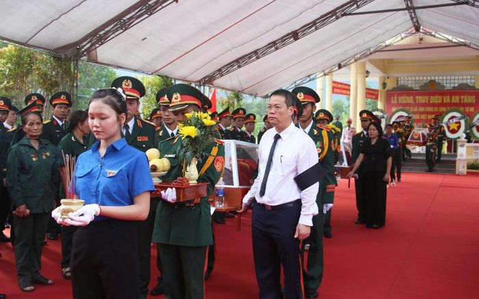 Lễ viếng, truy điệu và an táng 5 hài cốt liệt sĩ được quy tập tại Hang Đá Sập