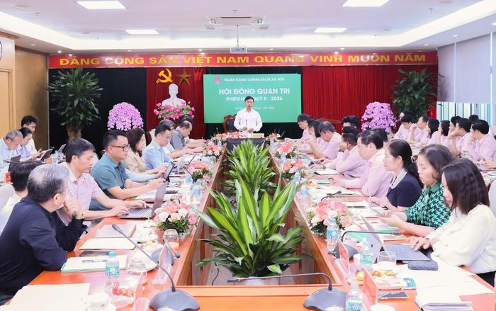 Ông Phạm Đức Ấn, Ủy viên Trung ương Đảng, Thống đốc Ngân hàng Nhà nước Việt Nam, Chủ tịch hội đồng quản trị Ngân hàng Chính sách xã hội, chủ trì phiên họp.
