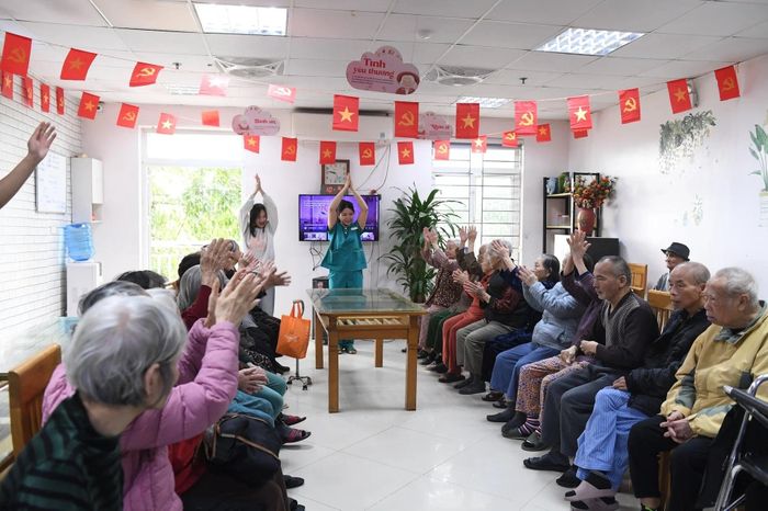 Theo chuyên gia, bản chất của “kinh tế bạc” phải là khai thác và phát huy nguồn lực của chính người cao tuổi như một chủ thể tạo ra giá trị cho nền kinh tế. Ảnh: Hoàng Anh.