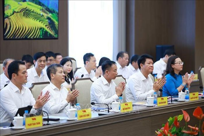 Các đại biểu tỉnh Lào Cai tham dự buổi làm việc.