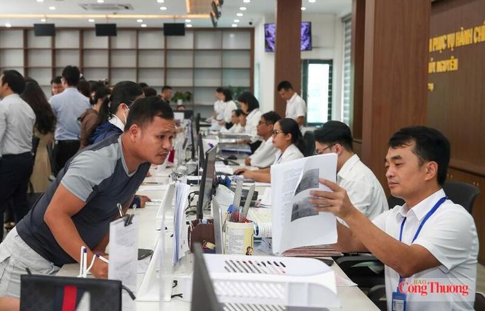 Cắt giảm, đơn giản hóa thủ tục hành chính và điều kiện đầu tư kinh doanh là nhiệm vụ thường xuyên, liên tục. Ảnh: Nam Nguyễn