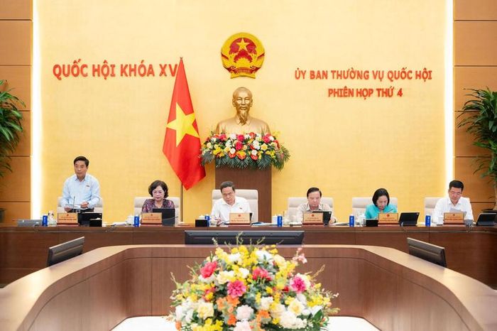 Phó Chủ tịch Quốc hội, Thượng tướng Nguyễn Doãn Anh điều hành nội dung Phiên họp. Ảnh: Vũ Hiếu